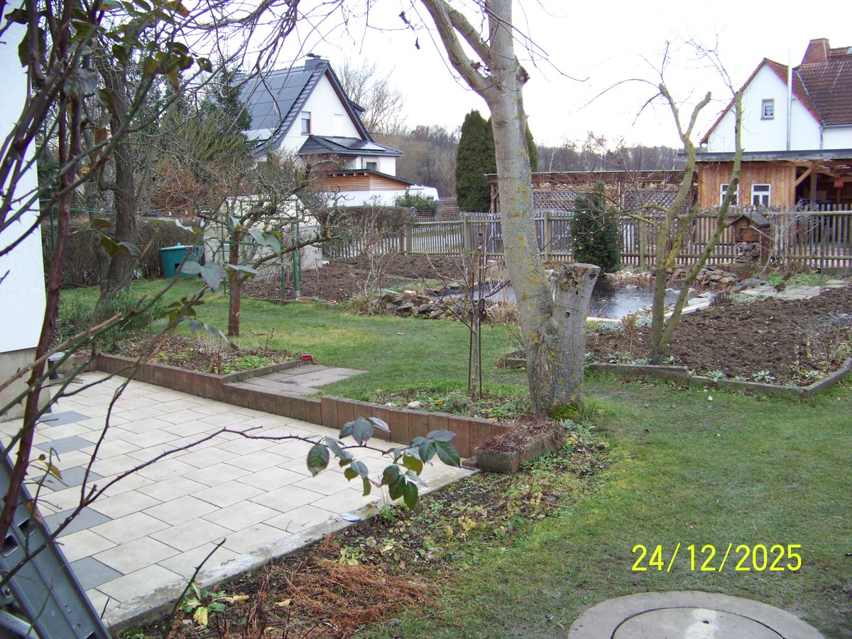 Tyrande1Tyrande's tweet image. 05.
Malsehen wann ich sie dann wieder sehen tue. Aber ich glaube so schnell wird das nicht passieren. Sonst hat mein kleiner Gartenteich eine sehr schöne Eisdecke. Denn die Nächte haben ziemlich starken Frost gehabt. Malsehen ob sie nun über weihnachten noch dicker werden tut.