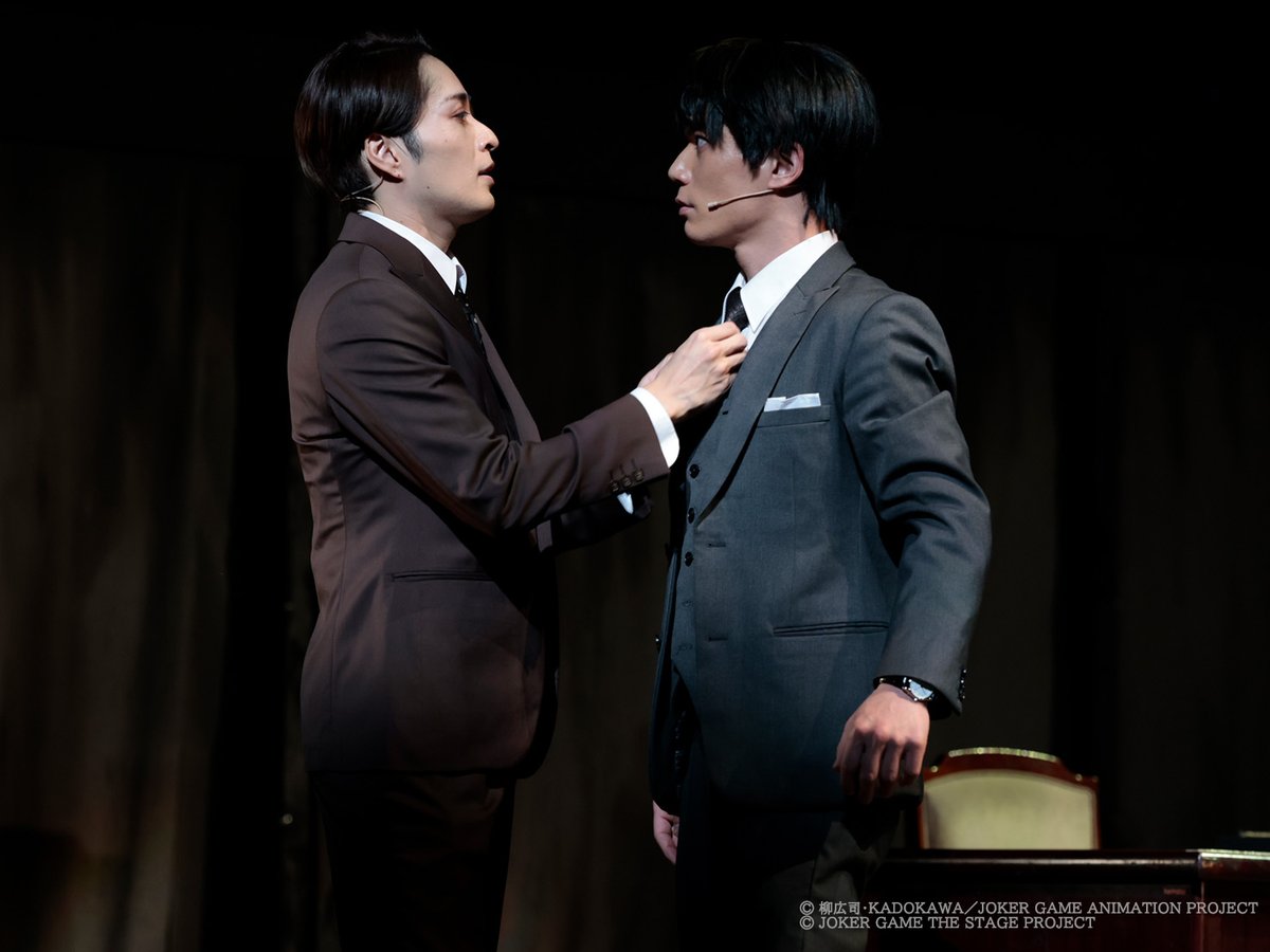 D機関員のスーツには、「ピークドラペル」「5つボタンのベスト」など共通する特徴が👔
当時のポピュラーなスタイルにあわせ、サスペンダーを着用しています。

#年末年始はジョカステ
#同時視聴会中

🔽スイッチング映像 視聴ページ
live.nicovideo.jp/watch/lv349146…