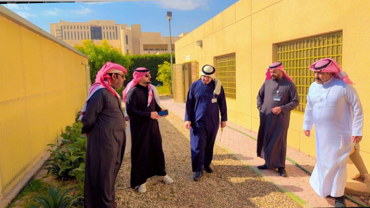 ksumpg's tweet photo. في زيارة  مثمرة لسعادة الاستاذ الدكتور عامر بن معي��ف العنزي  عميد كلية الصيدلة وبحضور رئيس قسم العقاقير الدكتور محمد بن فهد الحوال اطلع سعادتة  على الاعمال والانجازات للحديقة خلال الفتره الماضيه ومناقشة سبل التطوير والأفكار التي تصب بالمصلحه العلمية والبحثيه 
#جامعة_الملك_سعود https://t.co/8Iyyr3bKCR