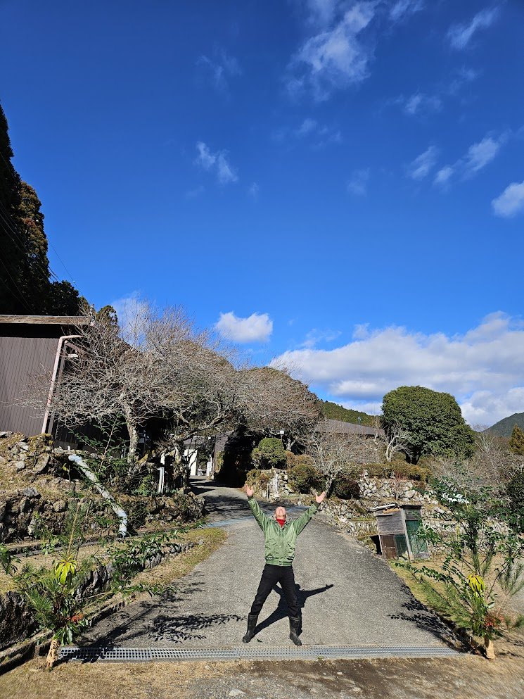 今日は、正月の門松を立てました。 熊野飛鳥では、集落ごとに少しずつ