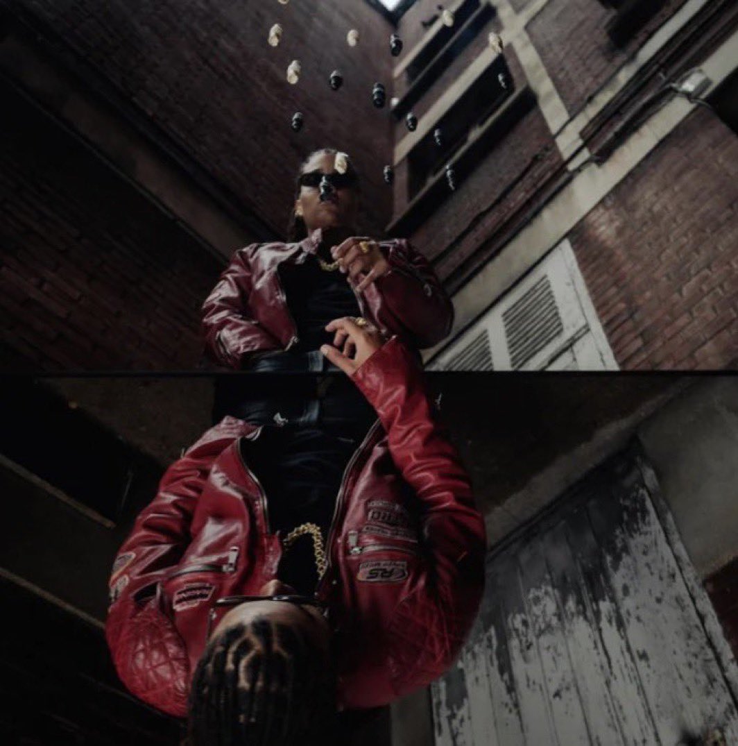 LaVisionFR's tweet image. L'album de Méryl "La Dame" dépasse les 10k ventes (en 100% streaming) en 4 semaines seulement. C'est déjà l'album le plus vendu de 2025 chez les rappeuses francophones. Félicitations à elle 🇲🇶🫶🏽♟️