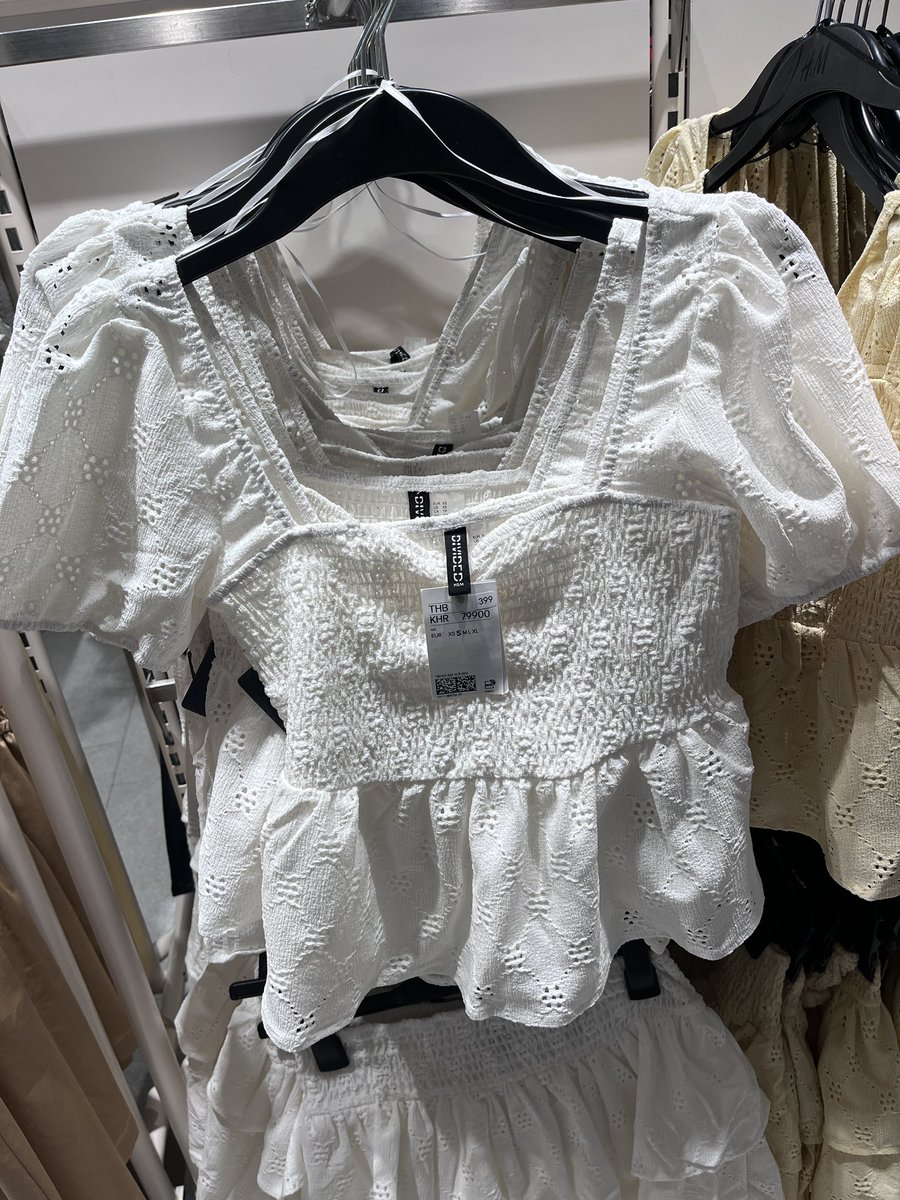 มีใครส่งต่อตัวนี้ของ h&amp;m ไหมคะ 🥹

#ส่งต่อเสื้อ #ส่งต่อเสื้อผ้ามือ2 #เสื้อผ้ามือสองสภาพดี #โล๊ะตู้เสื้อผ้า