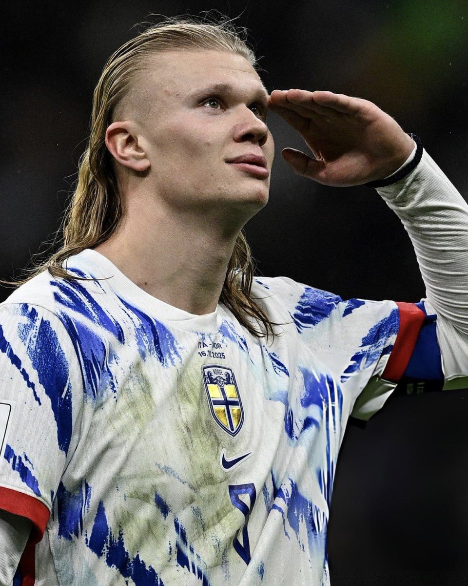 🚨🗣 إيرلينغ هالاند:

لو كنتُ مشجعاً لكرة القدم النرويجية، أعيش في النرويج، وكان إيرلينغ هالاند يلعب للمنتخب النرويجي، لتوقعتُ منه أن يقودنا إلى كأس العالم بكل بساطة. 😉😁