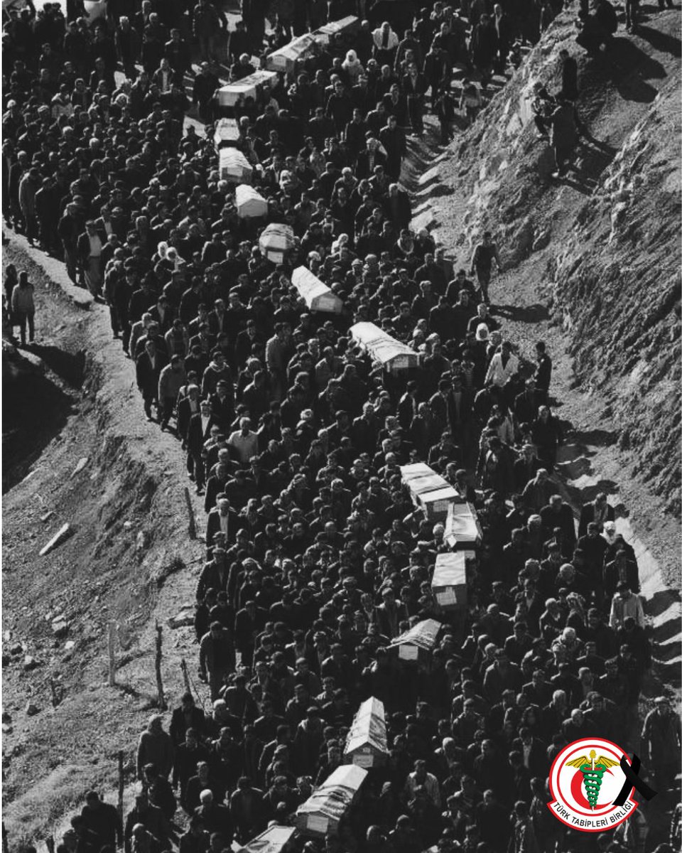 Uludere Roboski’de 34 sivilin bombalanarak katledilmesinin üzerinden 14 yıl geçti. Sorumlular yargılanmadı, adalet sağlanmadı.

Roboski, insanlığa karşı işlenmiş bir suçtur!

Türk Tabipleri Birliği olarak; yaşam hakkını savunmayı sürdürecek, cezasızlığın son bulması ve gerçek