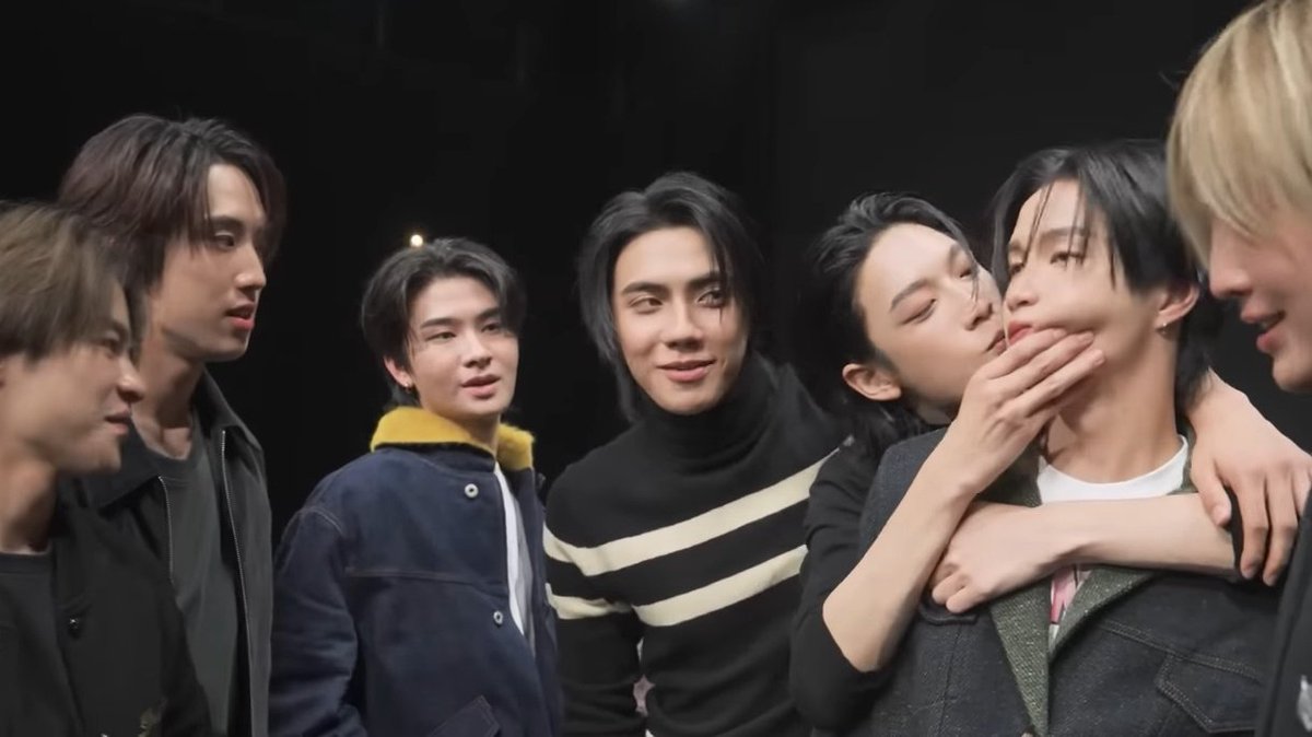 lillybaek's tweet image. เป้นอีกครั้งที่เน้กหอมจั๋ง อลันไทยยืนมอง5555555555555555555555