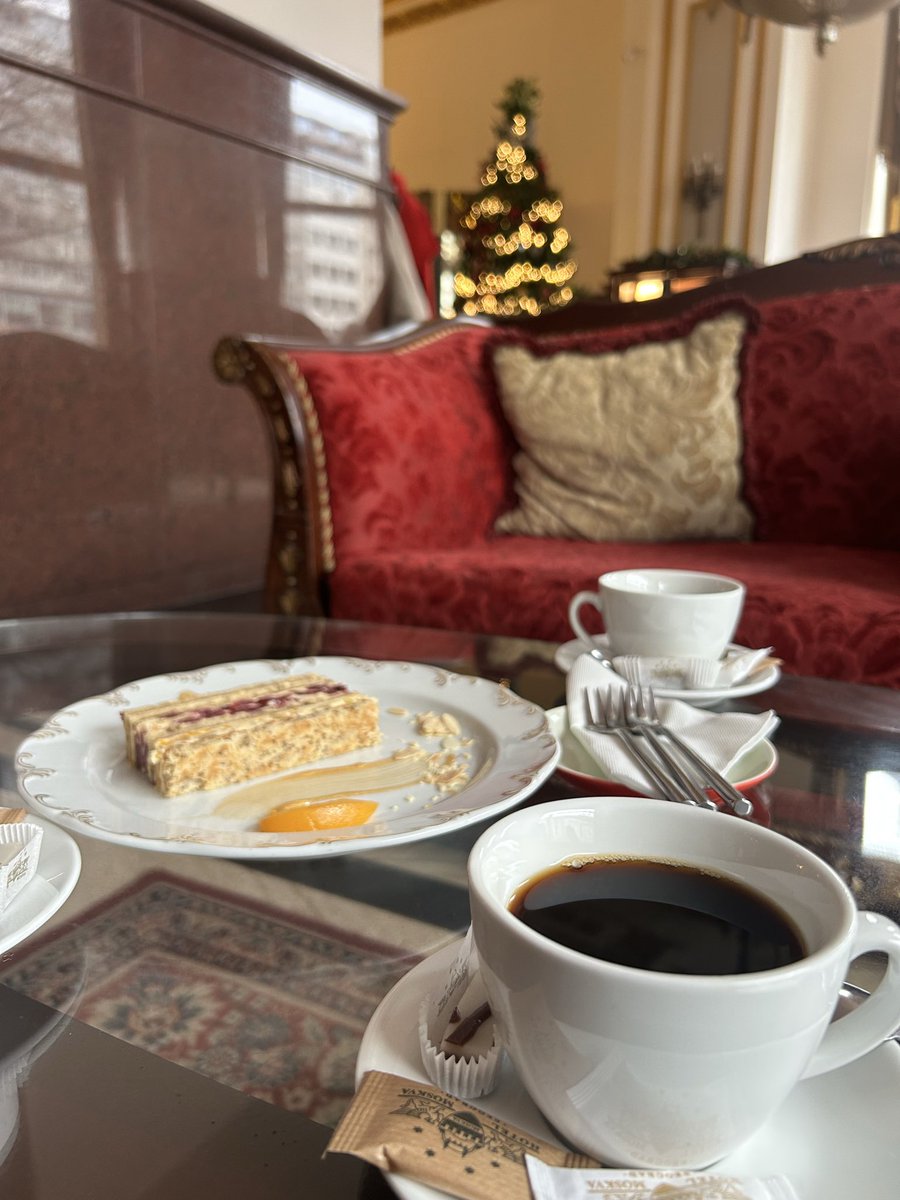 Belgrad’da bir klasik: Hotel Moskva’da Moskva snit.
Bir dilim tarih, bir dilim mutluluk. 🤍
enfes 😋