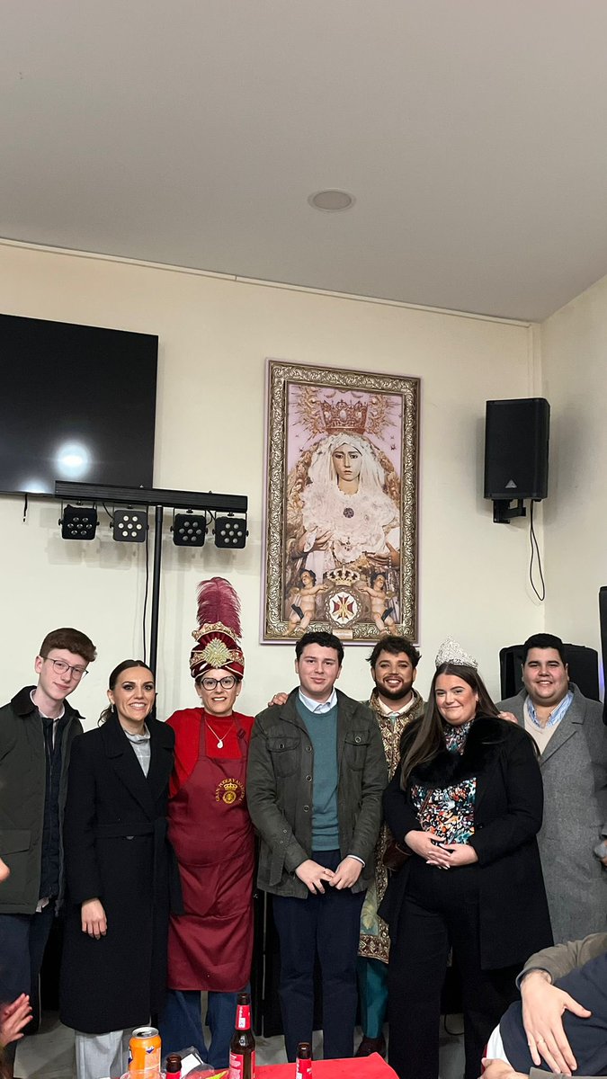 𝐍𝐎𝐌𝐁𝐑𝐀𝐌𝐈𝐄𝐍𝐓𝐎𝐒 𝐃𝐄 𝐂𝐀𝐑𝐓𝐄𝐑𝐎 𝐑𝐄𝐀𝐋 𝐘 𝐑𝐄𝐈𝐍𝐀 𝐃𝐄 𝐋𝐀 𝐈𝐋𝐔𝐒𝐈𝐎́𝐍 𝟐𝟎𝟐𝟔

𝐂𝐚𝐫𝐭𝐞𝐫𝐨 𝐑𝐞𝐚𝐥: Paqui Larriba Bautista
𝐑𝐞𝐢𝐧𝐚 𝐝𝐞 𝐥𝐚 𝐈𝐥𝐮𝐬𝐢𝐨́𝐧: Victoria Pérez Sánchez
𝐏𝐚𝐣𝐞𝐬: Francisco José Barea Larriba y Javier Jiménez Guerra