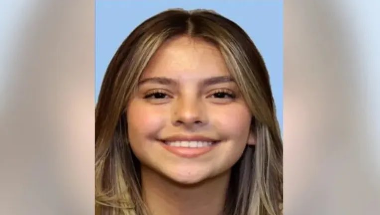 MarinaMedvin's tweet image. BEXAR COUNTY, Texas – Camila Mendoza Olmos, 19, has been missing since the morning of Christmas Eve.

The sheriff’s office describes Camila as 5 feet 4 inches tall and weighing 110 pounds. She was wearing a baby blue hoodie with black details, baby blue pajama pants and white…