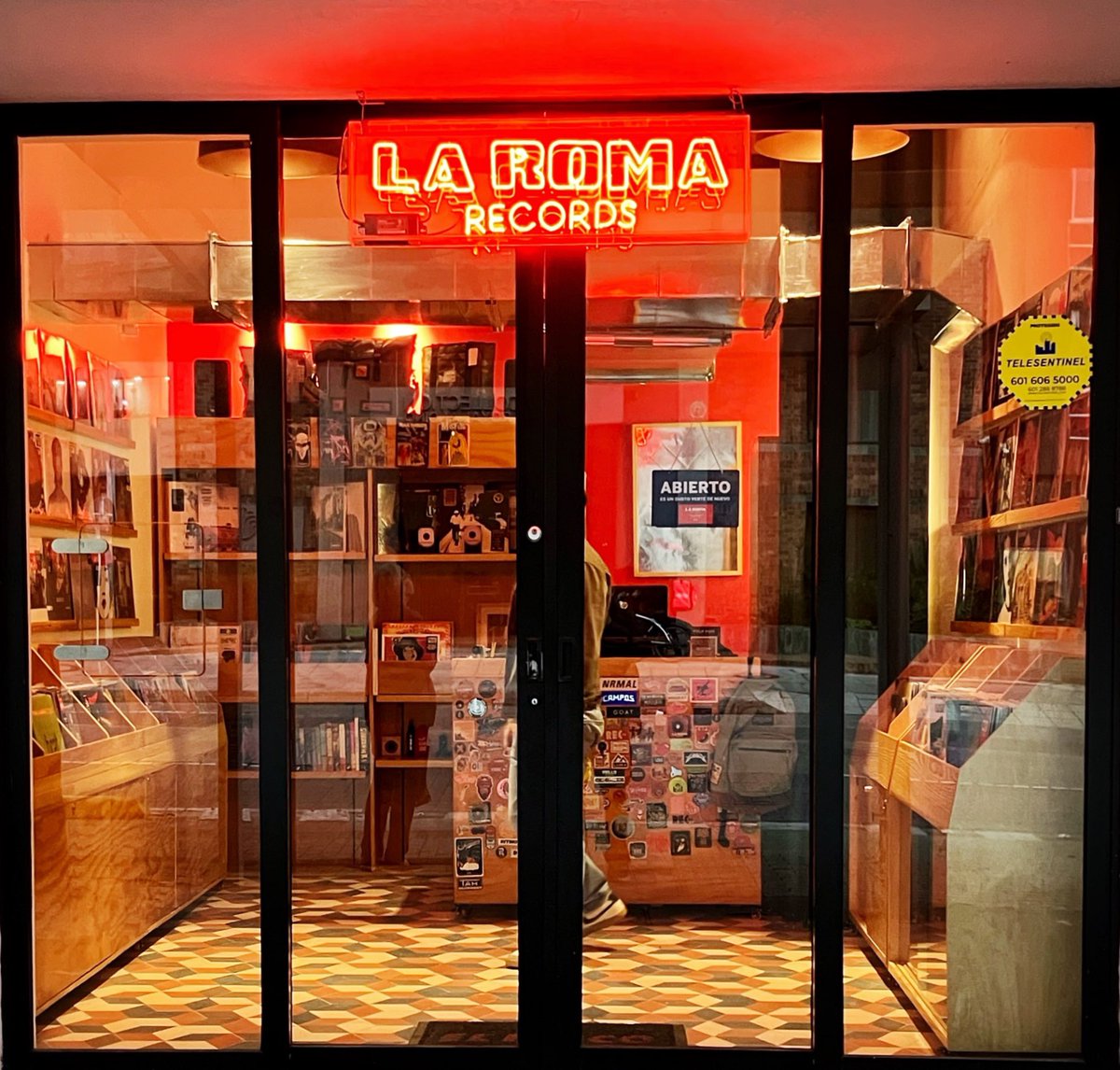 mapascu's tweet image. #iphoneonly #snapseededit #laromarecords #discosdevinilo #bogotá