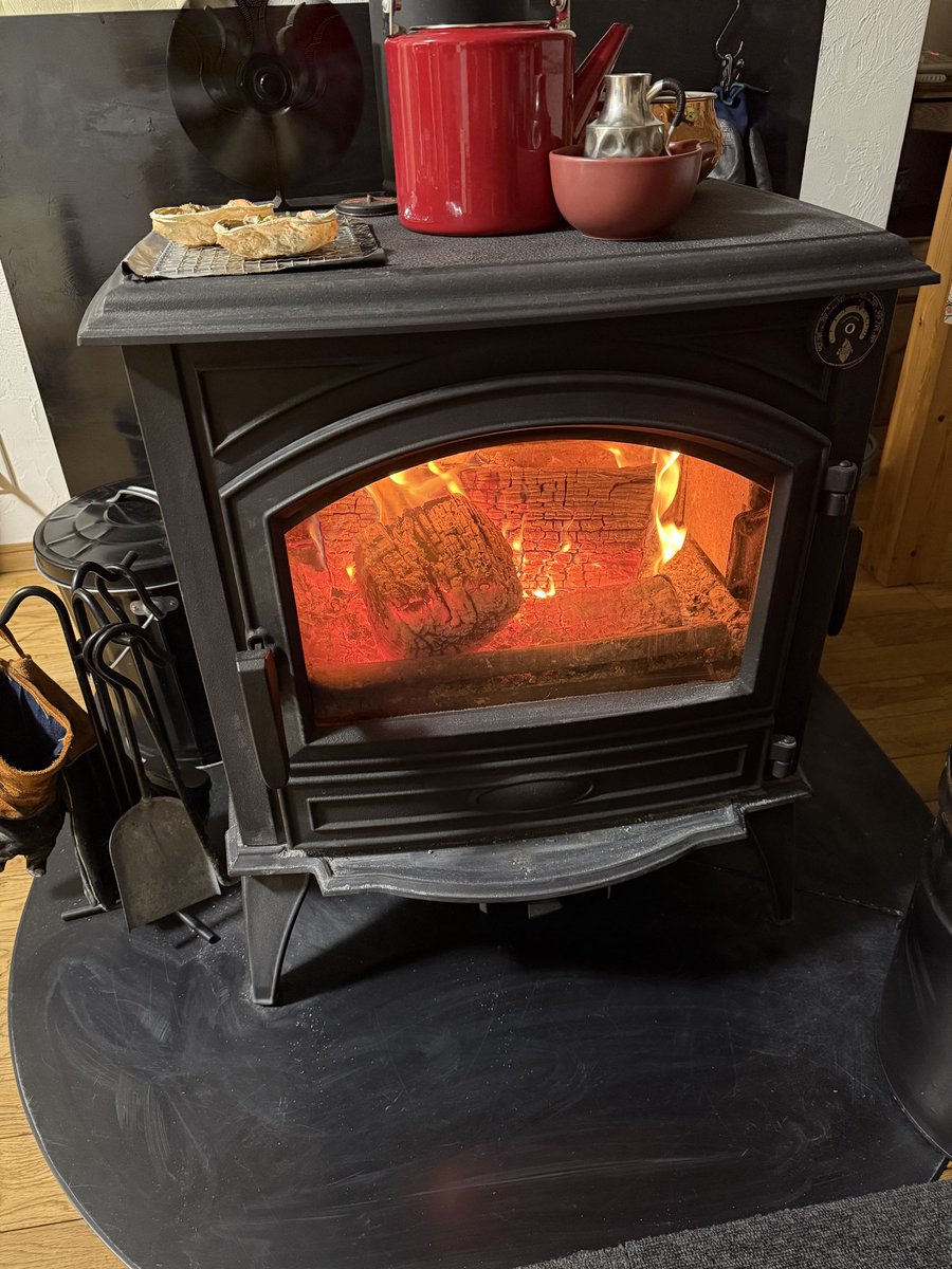 今夜も暖かい。 #薪ストーブ