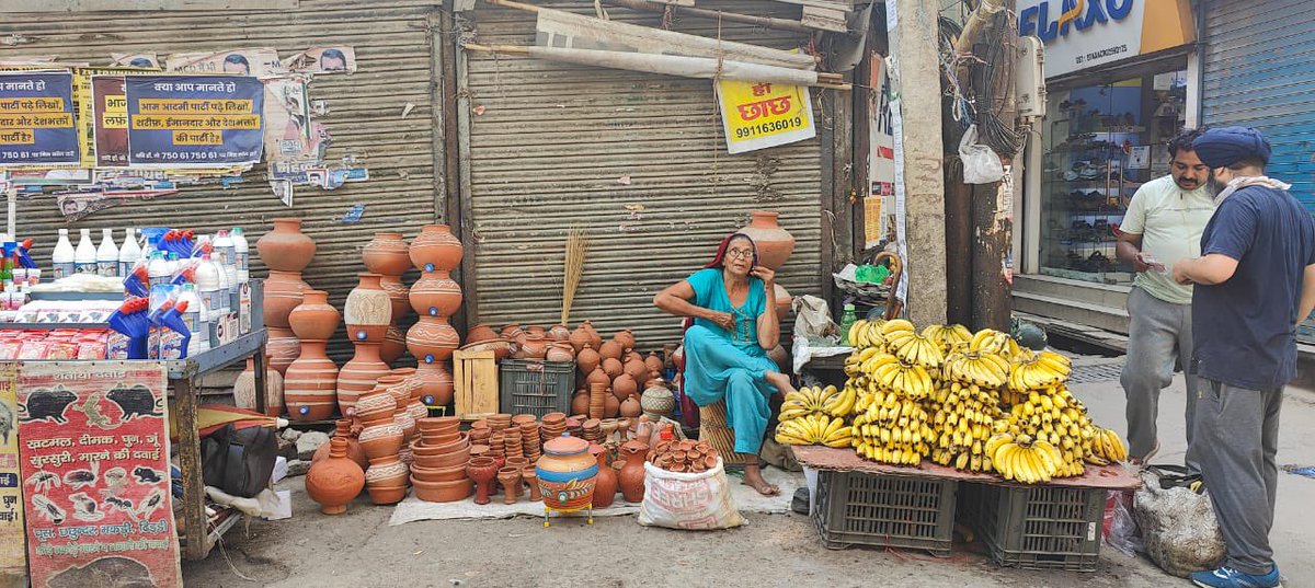 ekta2993's tweet photo. Another little secret from the book cover: the photo on the top left and on the back cover are from Mehrauli’s old grain market/ Mandi . For decades it was a key agricultural market — my grandfather used to tell us how he traded harvests here and bartered for daily essentials. Even today, you find “dehati” products here, desi hookah and tobacco (last two shops in the city), jaggery, bamboo cots / khats, pottery, steel trunks and fresh vegetable supply for nearby agricultural villages. 

The market still holds textures of village life inside the city.

@hussainsadaf1 and I explored the market a few years back : https://t.co/sswEOStIPe