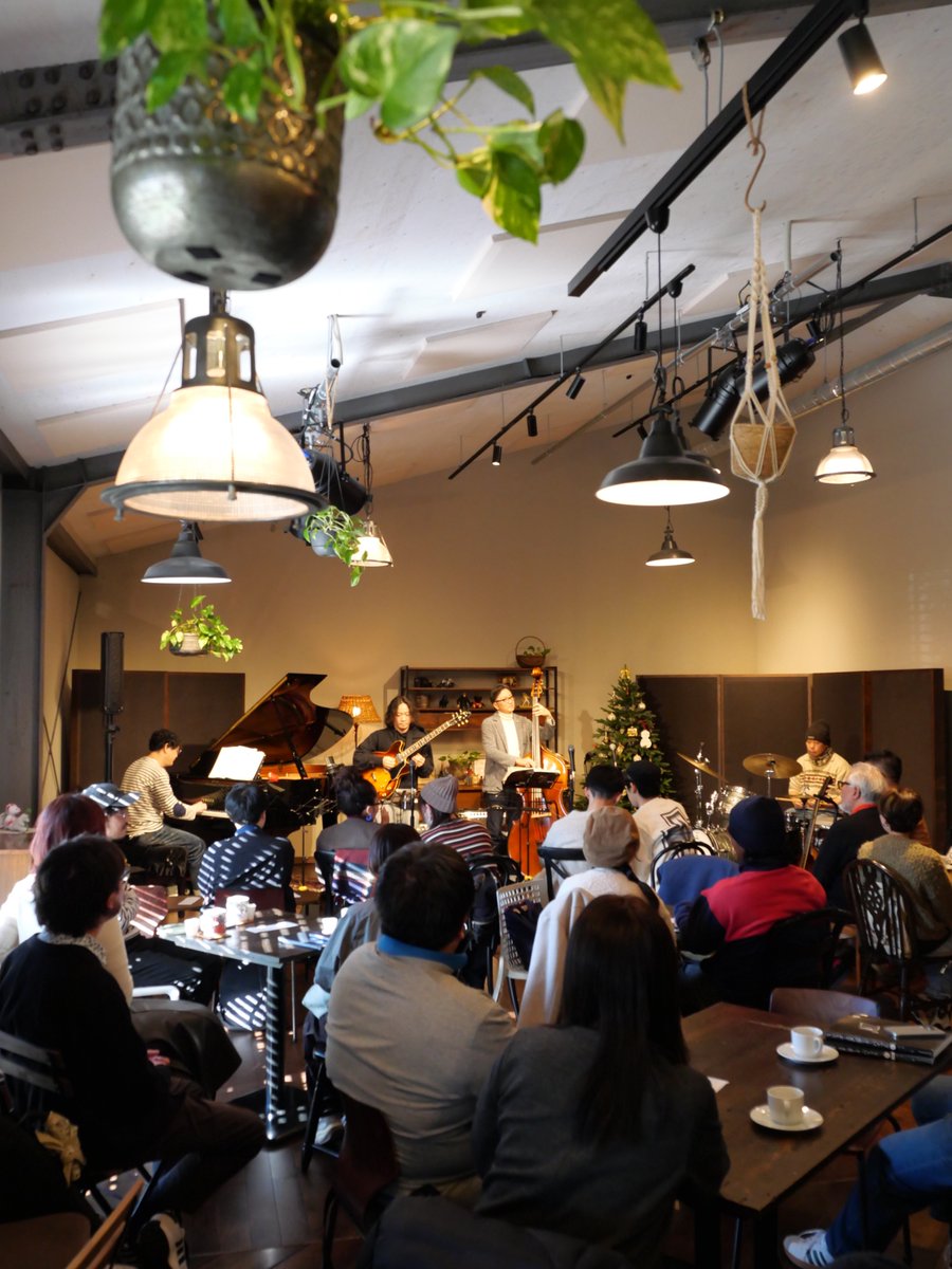 今日はホーリー2025最終日でした！
オーラスJam-Session満員御礼、ありがとうございました！！
2025年は15周年のメモリアルイヤーでしたが、良き最終日となりました!!

さて明日から1/5までお休み。
2026年は1/6(火)からスタートします。
来年もよろしくお願いいたします！！