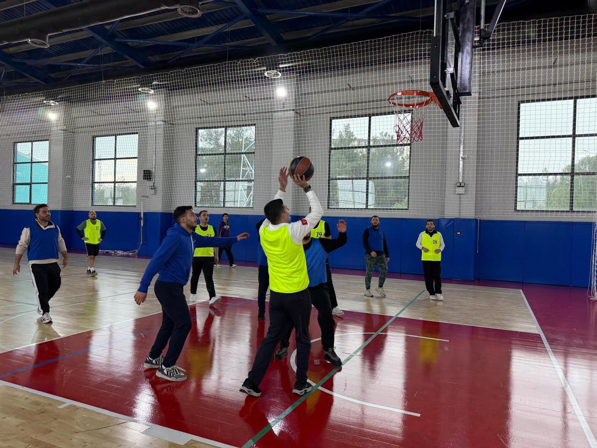 ayyildirim1's tweet photo. Bursa Uludağ Üniversitesi’nin yiğit bozkurtlarıyla basketbol oynadık. 🏀

Türk gençliğinin güçlü, diri ve mücadeleci kalması için sporu bir yaşam disiplini olarak görüyoruz. 🇹🇷 https://t.co/iQWAY80Q7C