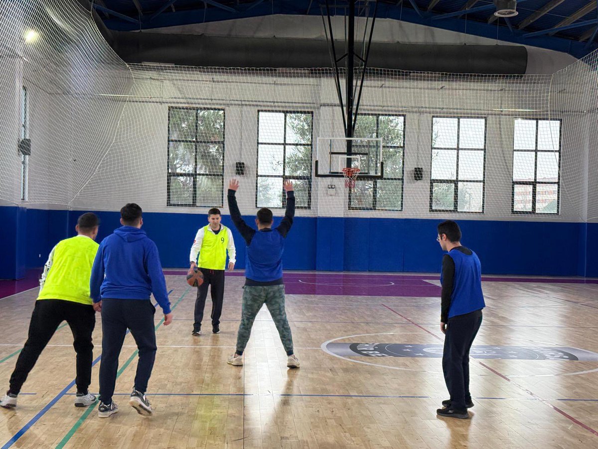 Bursa Uludağ Üniversitesi’nin yiğit bozkurtlarıyla basketbol oynadık. 🏀

Türk gençliğinin güçlü, diri ve mücadeleci kalması için sporu bir yaşam disiplini olarak görüyoruz. 🇹🇷
