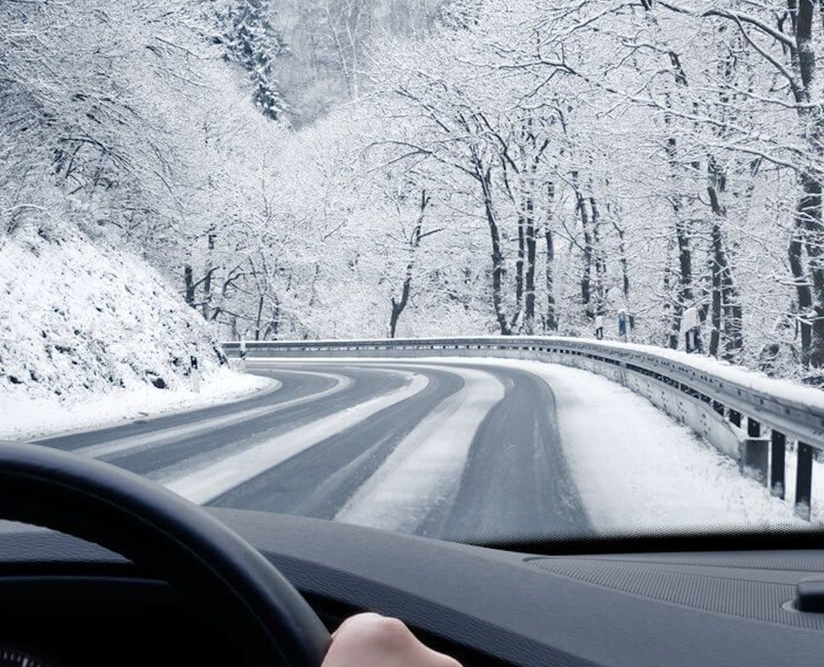 Starks_Ford's tweet image. Winter reminder: all-wheel drive helps you move, but good traction helps you stop. Smart driving matters more than speed on snowy roads. #WinterWisdom