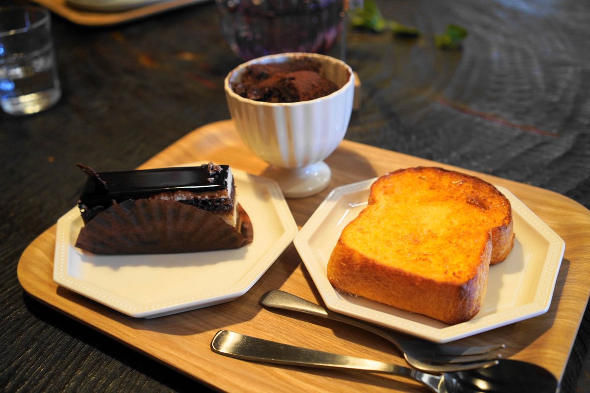 川を越えるとそこは朝でした🌅
寒いけどこんなに綺麗な景色が見えるなら早起きも悪くない？

ウソです…相模原寒すぎて手足の感覚が…

日が出るとやっと暖かい♪

conamontobaicentoさんへ初訪問！
パンペルデュ(ごはん！)
オペラ(主食)
ティラミス(デザート)
アレもコレも食べたくなるのでまた来ます