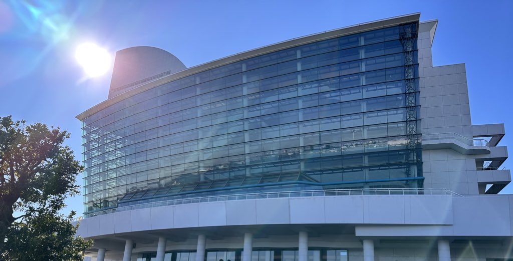 Springhorse_45's tweet image. 舞台を自由にぴょんぴょん飛んで叫んでヘドバンして髪振り乱して仲間とわちゃわちゃ戯れ楽しむ姿、ハンサムの舞台でしか得られないものがあったなぁ
そうそう観られなくなるのは悲しい🥹
役を背負わない自由で自然な笑顔、そして涙、胸に手を当て天を見上げる姿、胸に刺さりました
また会えます様に✨