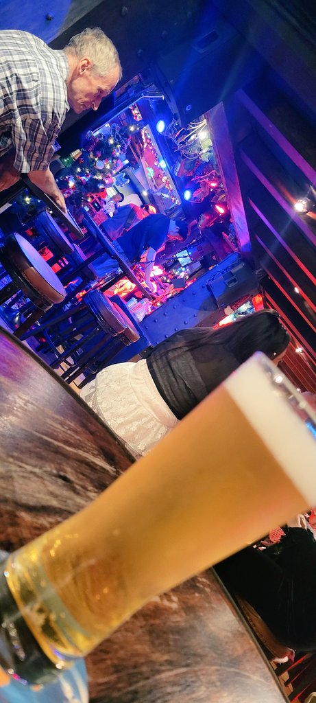 ミュージックバーに来たぜ！
最高だぜ！