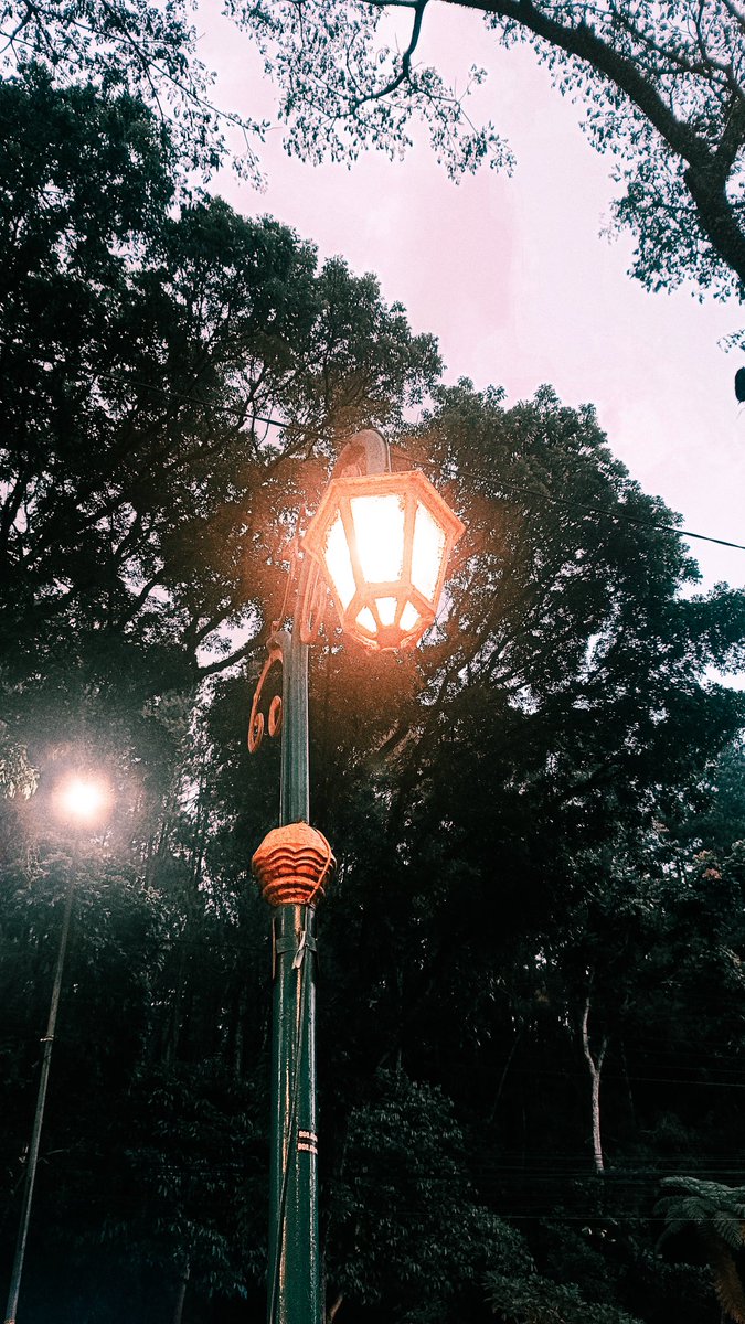 Si_Rob_Ott's tweet photo. Lampu https://t.co/ydeRQDVTf0