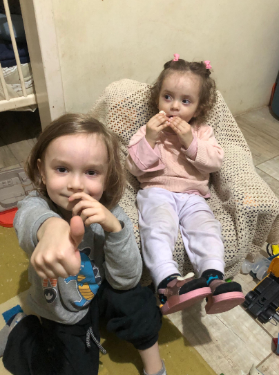 Sou maluco de extrema direita, beleza, mas cadê os políticos de direita lutando por esse sequestro forçado pelo governo do RS?

Vocês ganham 50 mil por mês para trabalhar seus vagabundos!

Ajudem e salvem essas crianças!