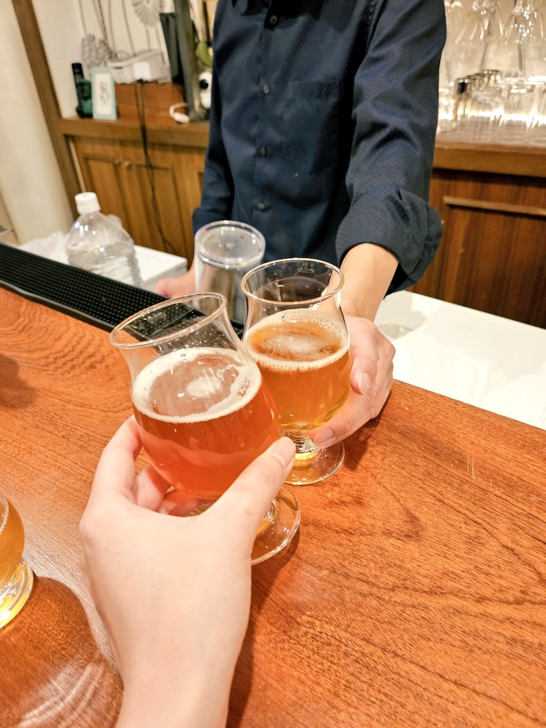 KitchenOsanai's tweet photo. マスターとお疲れ会🍻
昨日解体したすずき刺し、ゆっけ、腹膜に加えてたちうおの炙りです🐟
オープンから3ヶ月お疲れ様でした。また来年もよろしくお願いします🙏
#BartheBaseTokyo https://t.co/2wpApxrZzu