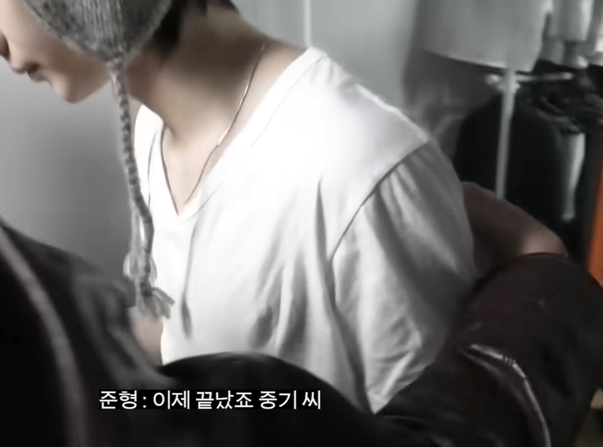 jjukiyom's tweet image. 낭쮼 씨발 진짜
팔뚝만지고머리통쓰다듬고배만지고등쓰다듬고
그만해라 알겧어견호야 아 뭔 컷편집 된 구간마다 어디 안닿으면죽을것처럼 만지고있어서 좀 놀랐어