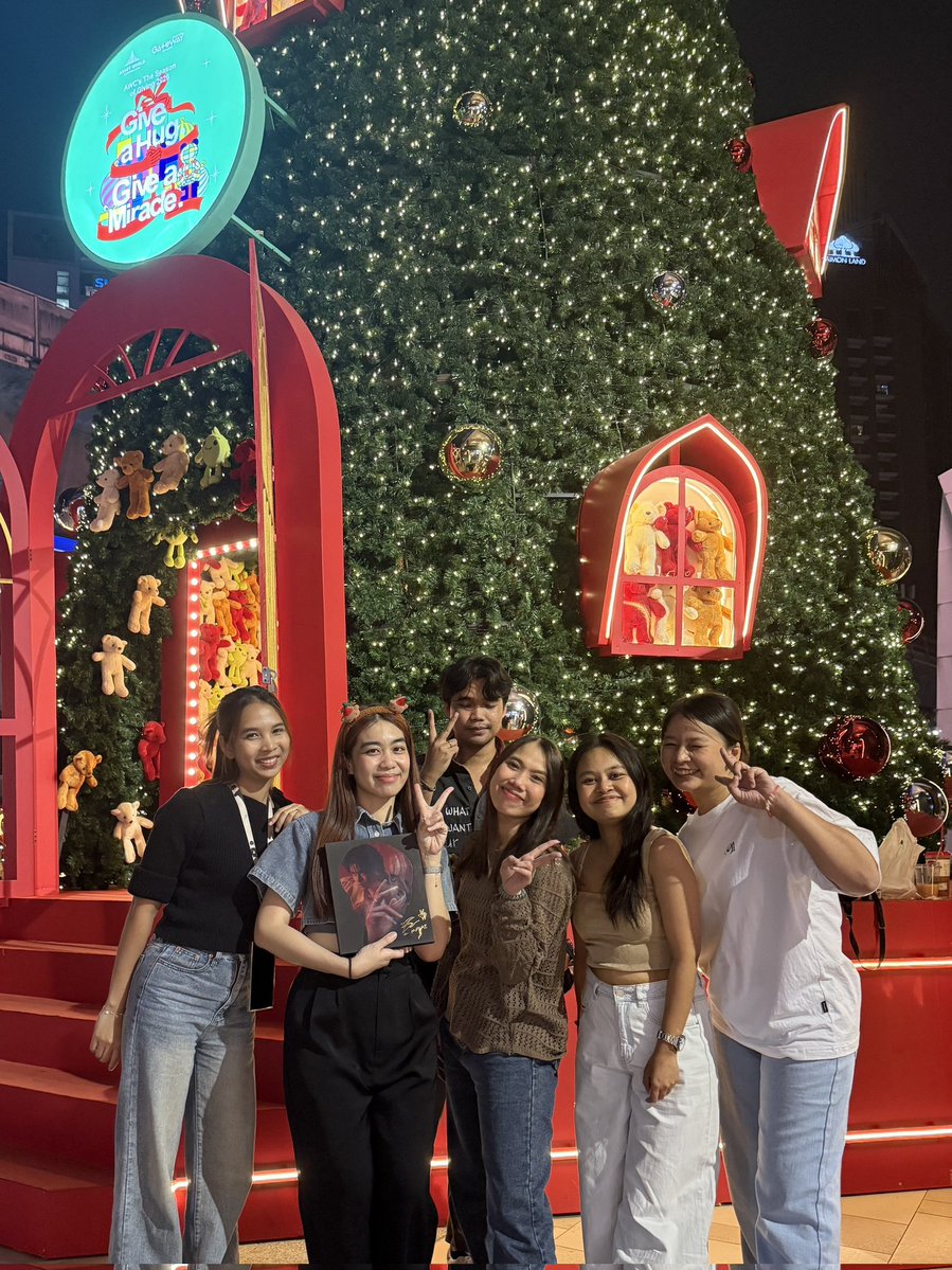 Tong172540's tweet image. นอกจากมีพี่นนท์มอบความสุขให้ในปีนี้แล้วก็มีพวกเขาที่พี่นนท์ส่งมาให้เรารู้จักกัน รักกันหยุมกันเองอยู่ตลอดเวลาไม่เน้นยอมกันแต่รักกันเสมอ มาติ่งคนเดียวได้แต่มีพวกเธอมันสนุกกว่าเดิม เจอกันครบในรอบหลายเดือนแล้วก็เป็นงานสุดท้ายของปี2025ที่เจอกันครบ ปีหน้าว่ากันใหม่🥰🤍
#nontfam