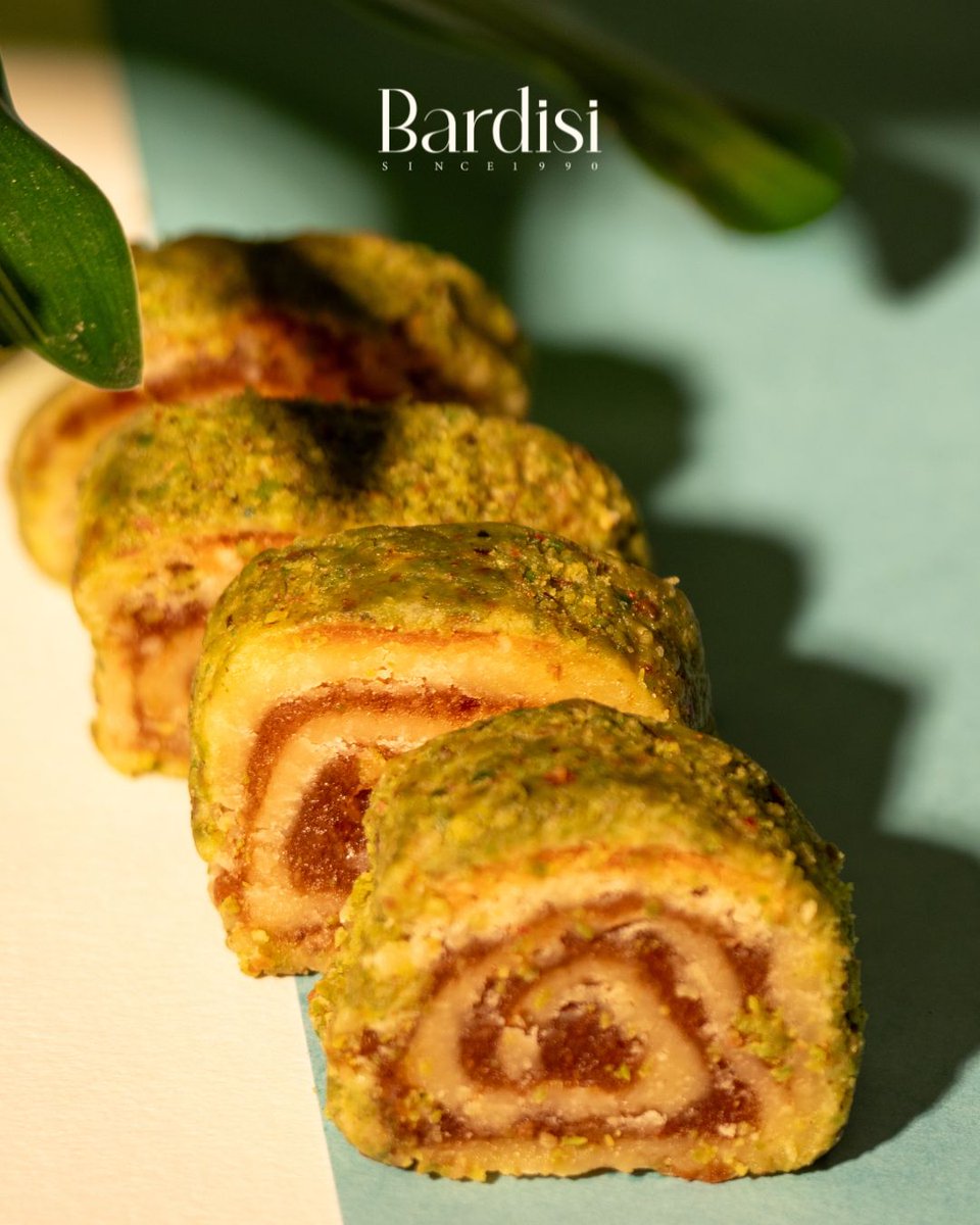 Bardisisweets's tweet photo. تمريه سويسرول بالفستق… نعومة التمر تلتقي بفخامة الفستق 🤍💚

متخصصون في صناعة الحلويات الشرقية والغربية بأجود المكونات
 نحرص أن تكون كل لقمة تليق بذائقتك الرفيعة
الجودة عندنا قيمة قبل ما تكون سعر

#حلويات_برديسي #برديسي 
#حلويات_طيبة_برديسي_إخوان #طيبة_برديسي https://t.co/bWBydKh3aU