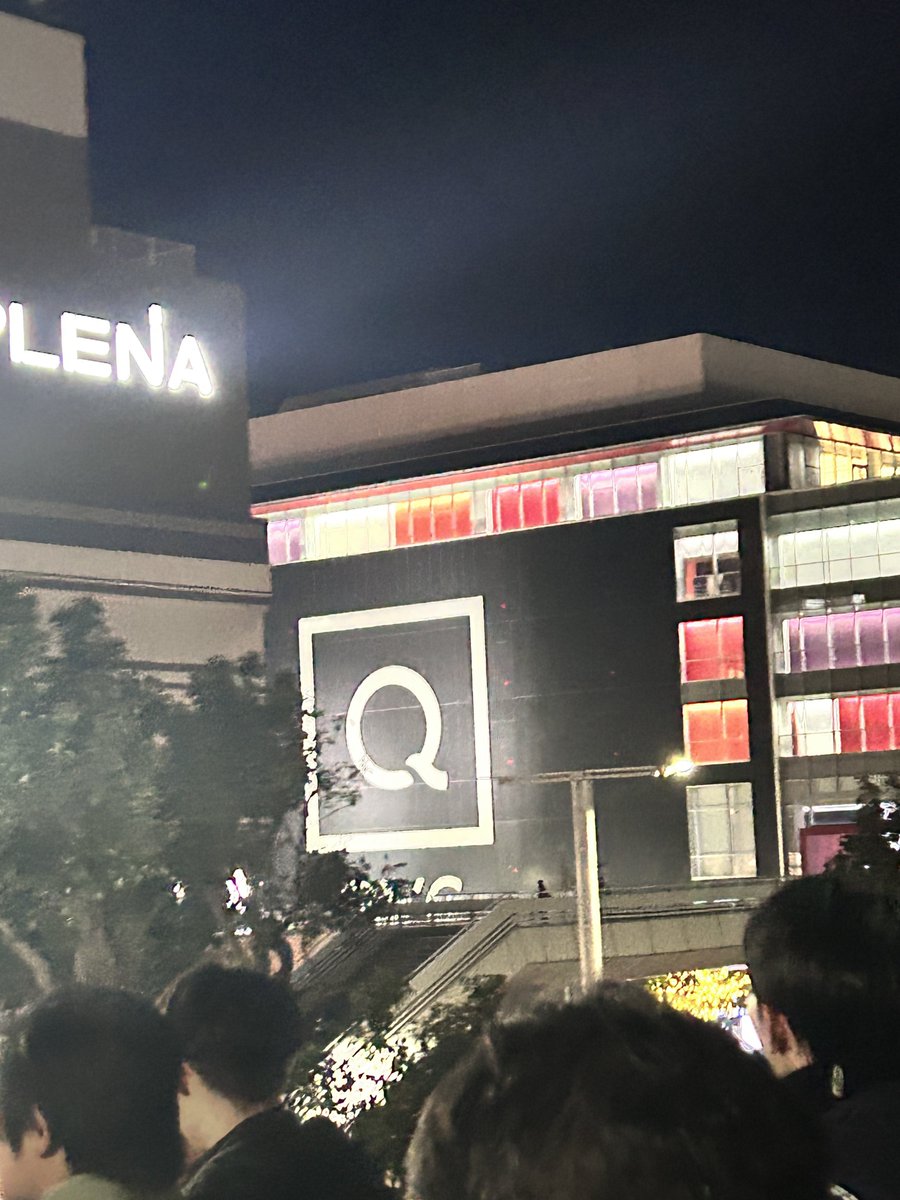 mus4sh1___'s tweet image. CDJ終わりに駅まで歩いてたけど
これCLAN QUEENのQかと思た