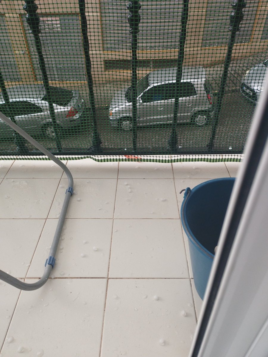 Wow bonito granizo está cayendo