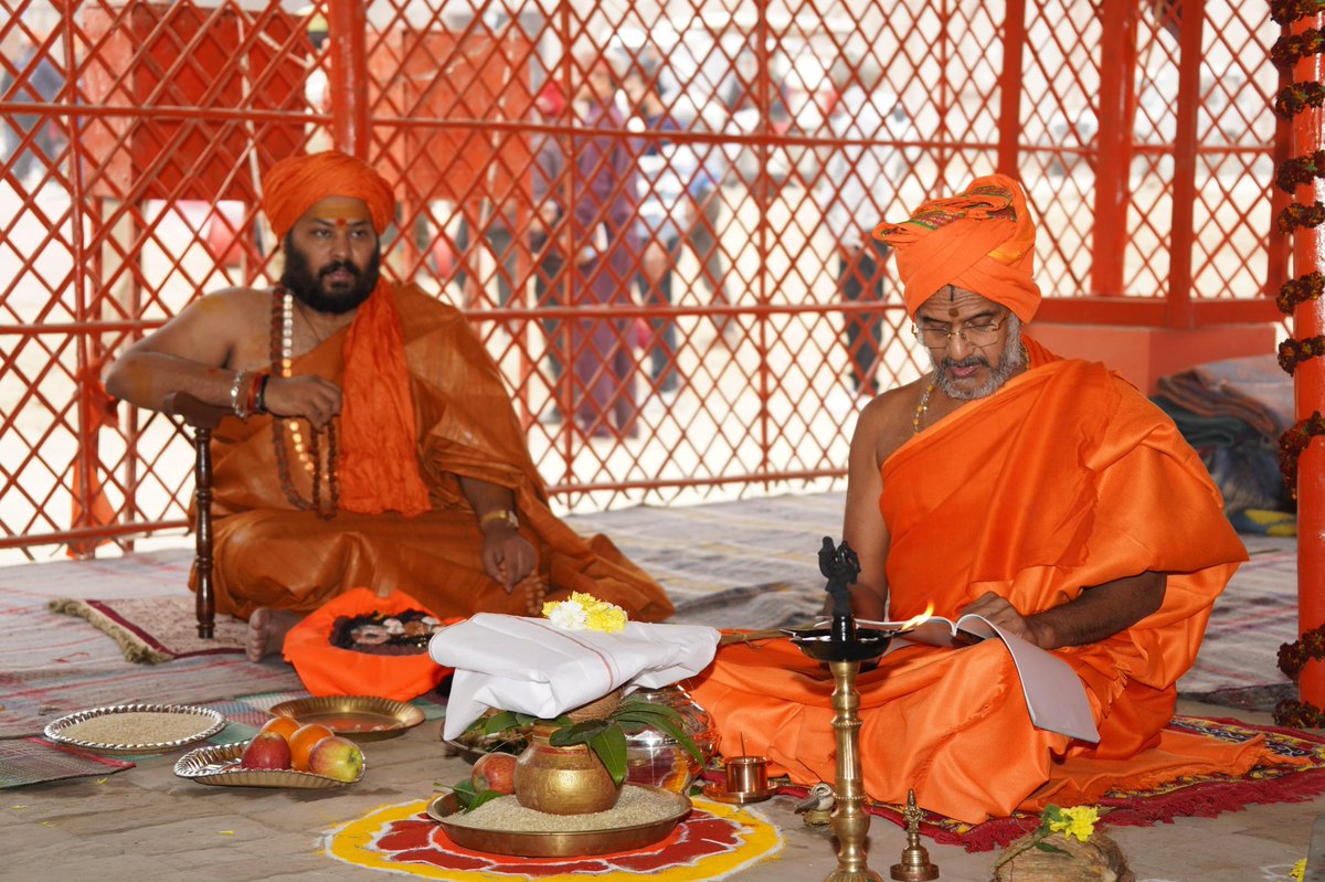 ShriRamTeerth's tweet photo. प्रतिष्ठा द्वादशी पाटोत्सव समारोह के द्वितीय दिवस पर आज श्रीराम जन्मभूमि मन्दिर के यज्ञ अनुष्ठान में तत्त्वकलश, तत्त्वहोम, मन्युसूक्त होम, रामतारकमंत्रहोम आदि अनुष्ठान सम्पन्न किए गए।

सांध्य बेला में देवविग्रह की पालकी यात्रा निकाली गई। पालकी प्रतिदिन श्रीराम मन्दिर की तीन परिक्रमा करती है। अनुष्ठान भर यह क्रम चलेगा।

यह सारे कार्यक्रम पूज्य विश्वप्रसन्न तीर्थ जी महाराज के मार्गदर्शन में हो रहा है। 

पूजन में लगे आचार्यों के अनुसार यह अनुष्ठान सृष्टि तत्वों को संतुलित करने का वैदिक विज्ञान है, जो अधर्म,बाधा और अशांति का निवारण भी करता है।

On the second day of the Pratishtha Dwadashi Patotsav celebrations, various rituals were performed today as part of the Yajna ceremonies at the Shri Ram Janmabhoomi Mandir. These included Tattva Kalash, Tattva Homa, Manyu Sukta Homa, Ram Taraka Mantra Homa, and other sacred rites.

In the evening, a paalki procession of the deity was taken out. The palanquin circumambulates the Shri Ram Mandir premises three times every day, and this sequence will continue throughout the duration of the rituals.

All these programs are being conducted under the guidance of Pujya Vishwaprasanna Tirtha Ji Maharaj.

According to the acharyas performing the worship, this ritual is a Vedic science karma aimed at balancing the fundamental elements of creation, and it also serves to eliminate adharma, obstacles, and unrest.