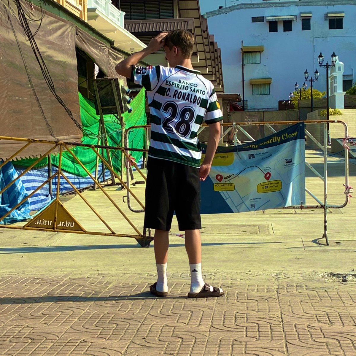 CLeoninos's tweet photo. Hoje é #DiadeSporting, contudo estarei do outro lado do mundo, sempre a apoiar
#Bangkok #Sportingpelomundo https://t.co/noVVvqEd3W
