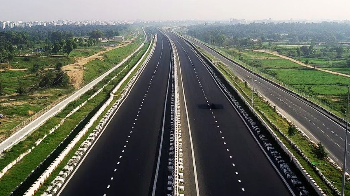 Indianinfoguide's tweet photo. 🚨India's Road Network now becomes world's second largest after U.S.

1-U.S-  68 Lakh Km (approx)
2-india- 63.7 Lakh Km (approx)
3- China- 53 Lakh Km (approx https://t.co/TTbMWvZIq3
