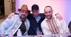 vinnicanin's tweet image. Зате українські виробники зброї почувають себе прекрасно. Все пройобано,гроші вкрадені ,всі в Ізраїлі, а по марафону брехня про Фламінги.
Все пречудово.