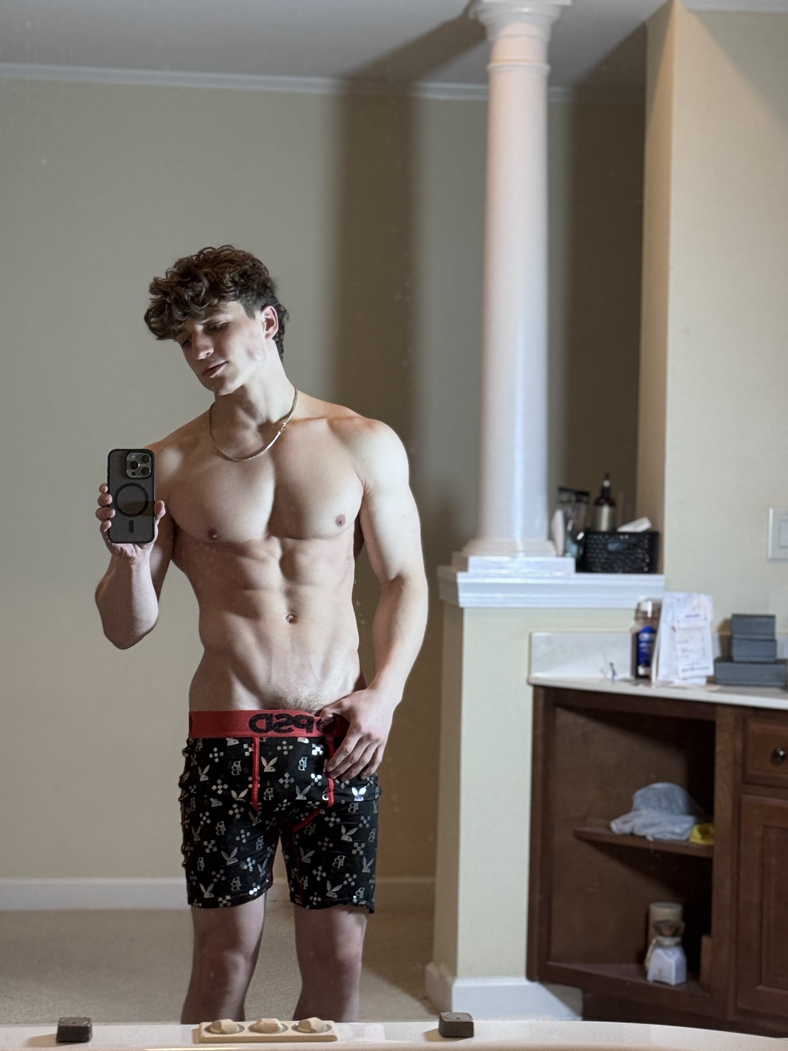 G9Qe5wCbsAAf4-C.jpg:large