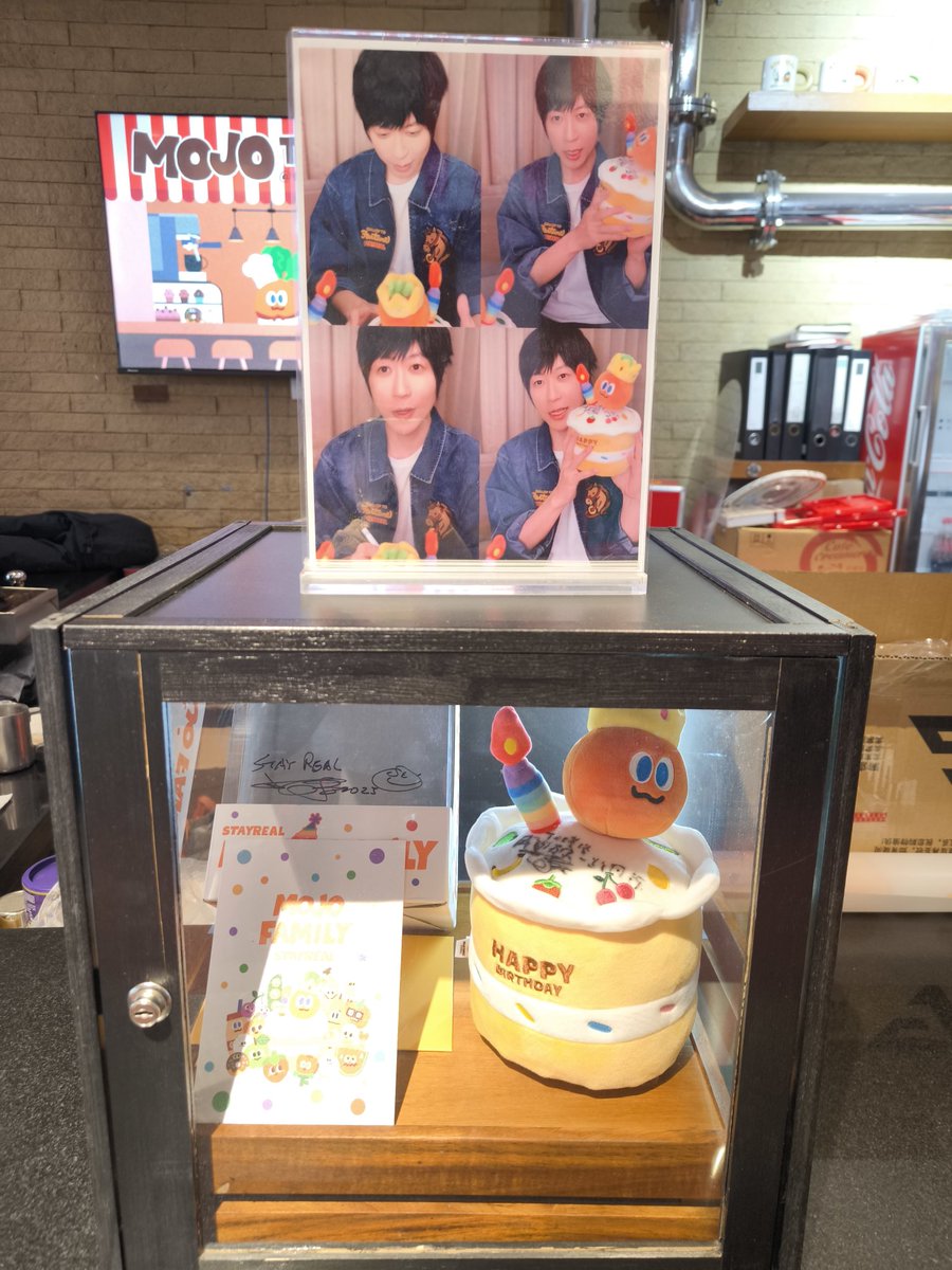 Popkuun's tweet photo. The bday 🥕 cake frm ashin's bday stream on display https://t.co/gXxaVuUyaj