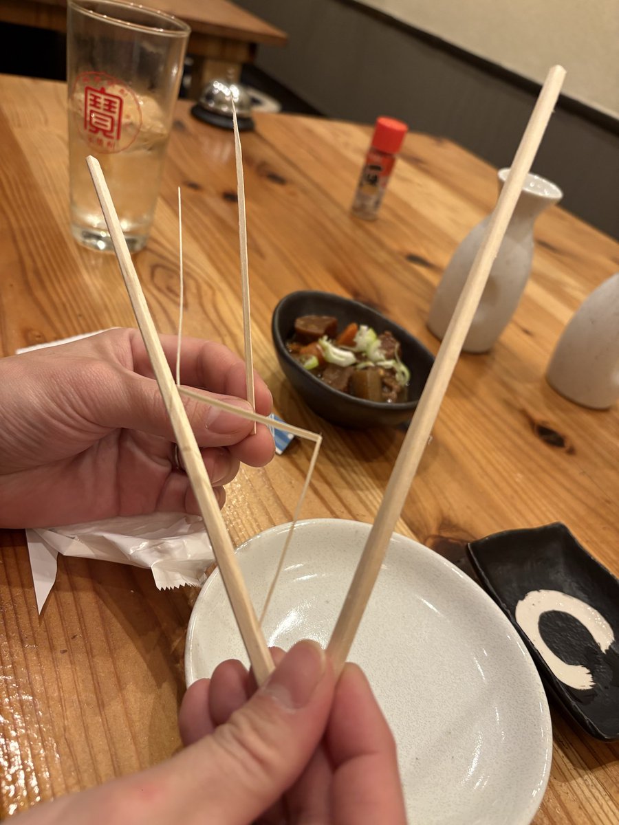 箸割り下手くそ選手権すぎるwww