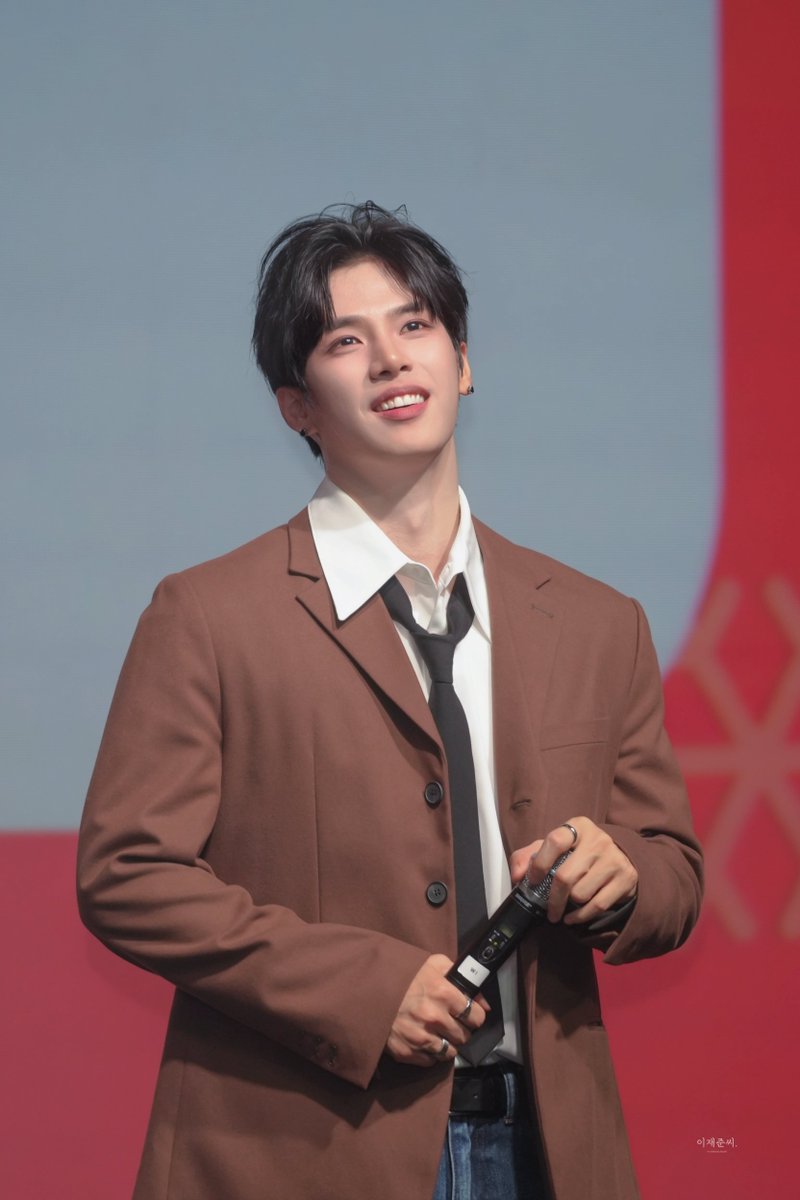 251228
#InAMinute #인어미닛 #이재준 #재준 #JAEJUN #햇살아_사랑해🌞