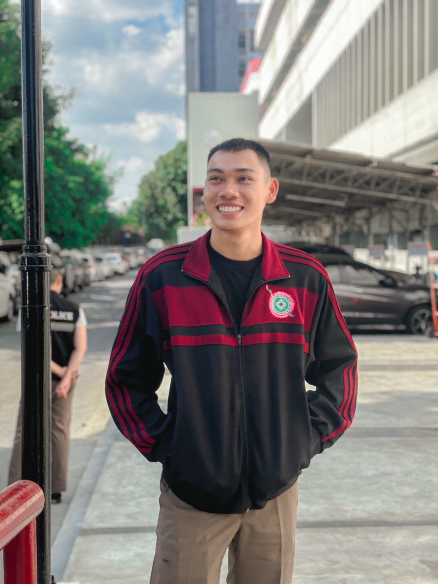 อีกไม่กี่วันก็ปีใหม่ละ ก็ยังไม่มีใครเลยอะเศร้า…. #หัวเกรียน #โสดข้ามปี #โสด