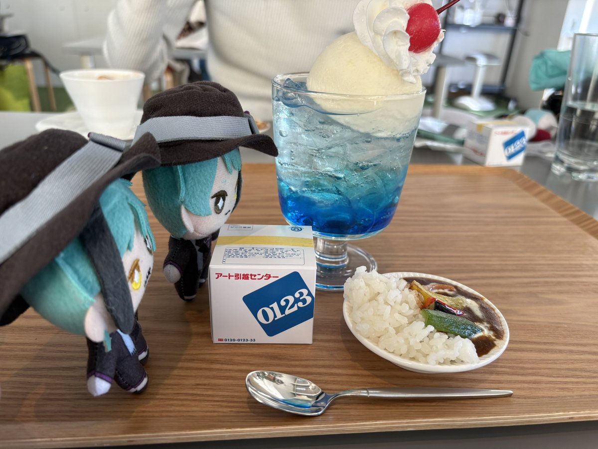 sio_to_satou's tweet photo. るとりさんと小さき世界にお邪魔してきた🥳
ミニチュア見てるだけでほんと楽しい❣️
可愛い🍛は美味しくいただきました🤤💕 https://t.co/sn8pQGoVmU
