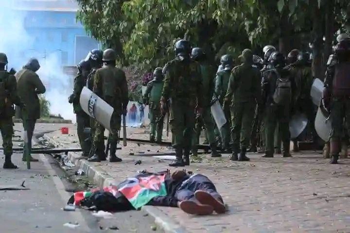 Maryian96's tweet photo. If you ever feel like you are having a soft spot for this regime go back in time,tell me how you feel when you look at these images! He is not worth the top seat, unless you are unwell upstairs.
#RutoMustGo https://t.co/fLKxtCfTTc