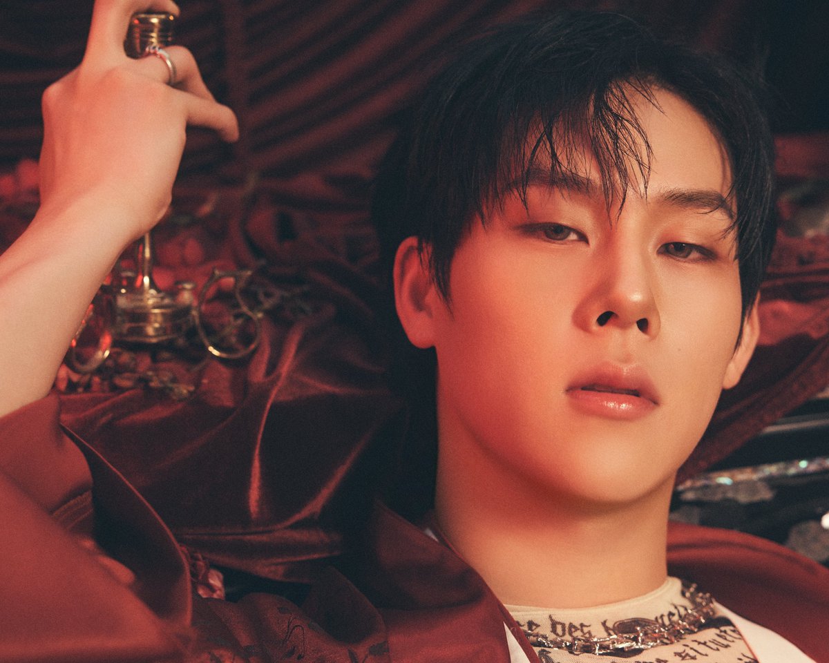 OfficialMONSTAX's tweet image. 𝗝𝗢𝗢𝗛𝗢𝗡𝗘𝗬 
𝗧𝗛𝗘 𝟮𝗡𝗗 𝗠𝗜𝗡𝗜 𝗔𝗟𝗕𝗨𝗠 光 (𝗜𝗡𝗦𝗔𝗡𝗜𝗧𝗬)

CONCEPT PHOTO
IN RED VER.

Release on 260105 6PM (KST)

#주헌 #JOOHONEY
#몬스타엑스 #MONSTAX #MONSTA_X
#光 #INSANITY #JOOHONEY_STING