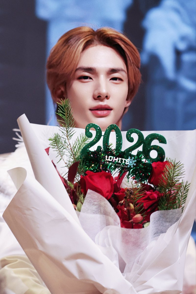 white4320's tweet photo. 251228 MP offline fan-sign
💐🫶

#Hyunjin #현진 #黄铉辰 #ヒョンジン 
#Straykids #스트레이키즈 https://t.co/zAY5gSz5qb