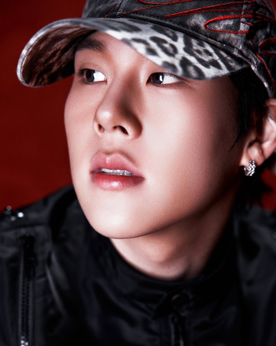 OfficialMONSTAX's tweet image. 𝗝𝗢𝗢𝗛𝗢𝗡𝗘𝗬 
𝗧𝗛𝗘 𝟮𝗡𝗗 𝗠𝗜𝗡𝗜 𝗔𝗟𝗕𝗨𝗠 光 (𝗜𝗡𝗦𝗔𝗡𝗜𝗧𝗬)

CONCEPT PHOTO
IN RED VER.

Release on 260105 6PM (KST)

#주헌 #JOOHONEY
#몬스타엑스 #MONSTAX #MONSTA_X
#光 #INSANITY #JOOHONEY_STING