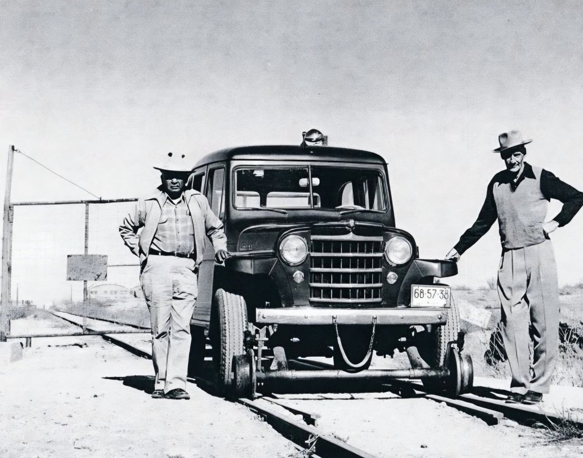 Found this cool photograph of a Southern Pacific Hi-Rail wagon, circa early 1950s! Location and gentlemen unknown in this pic. Have an amazing Sunday! 
..............
#jeep #jeeplife #sunday #legendary1941 #willys