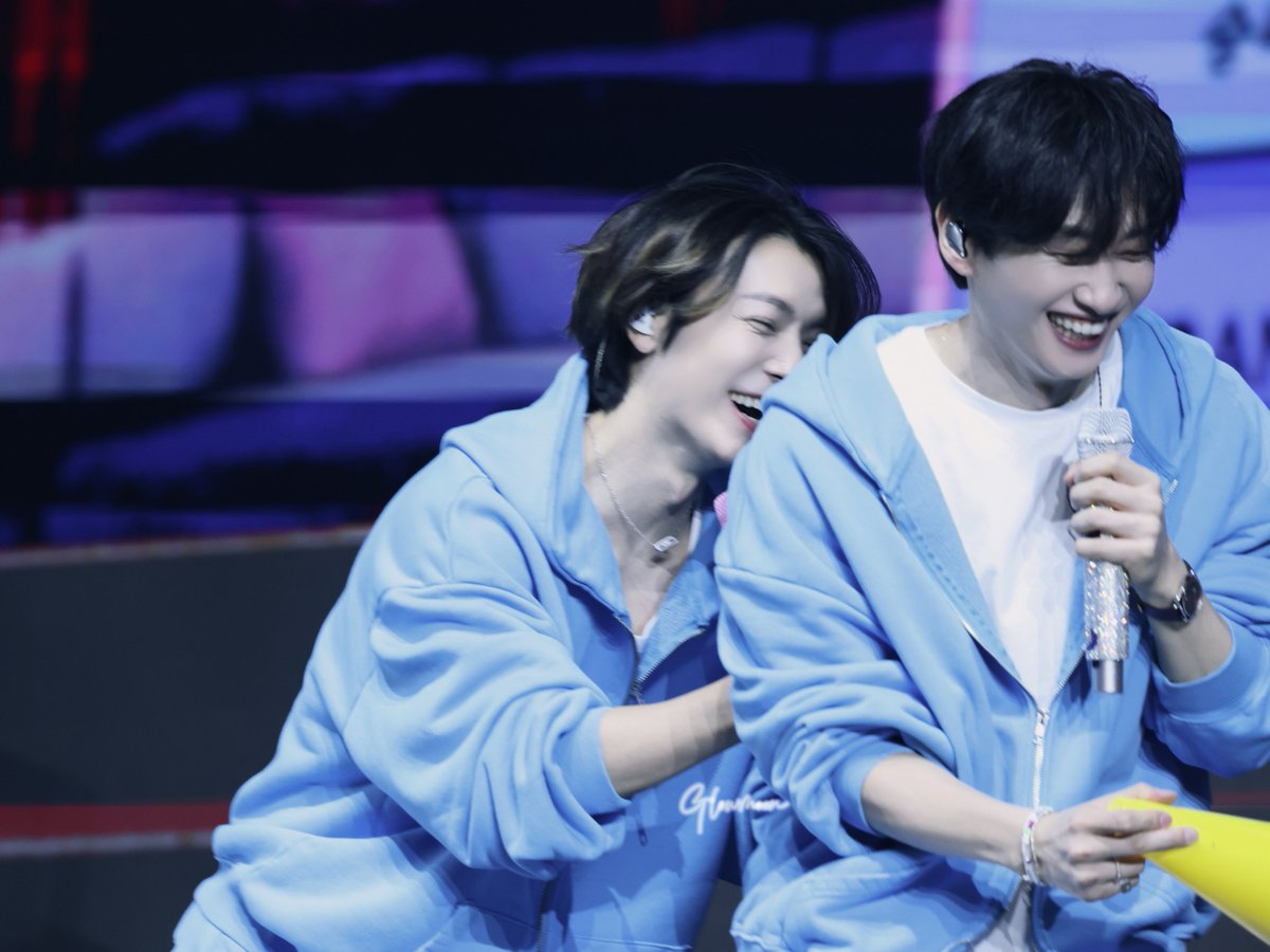 Glowmoon_1216's tweet image. 2025 D&amp;amp;E FM [D&amp;amp;E Home Coming] 2부

천번 만번도 이동해에게 지는 거지

#슈퍼주니어DnE #SuperJuniorDnE
#DONGHAE #EUNHYUK
#DnE_Home_Coming