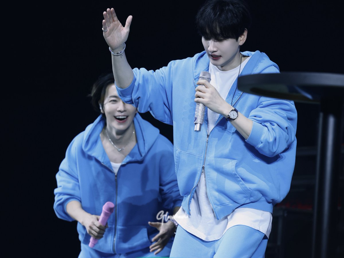 Glowmoon_1216's tweet image. 2025 D&amp;amp;E FM [D&amp;amp;E Home Coming] 2부

천번 만번도 이동해에게 지는 거지

#슈퍼주니어DnE #SuperJuniorDnE
#DONGHAE #EUNHYUK
#DnE_Home_Coming