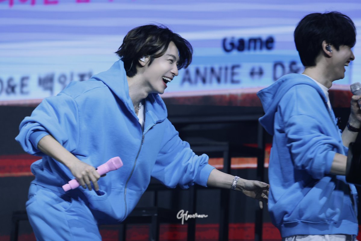 Glowmoon_1216's tweet image. 2025 D&amp;amp;E FM [D&amp;amp;E Home Coming] 2부

천번 만번도 이동해에게 지는 거지

#슈퍼주니어DnE #SuperJuniorDnE
#DONGHAE #EUNHYUK
#DnE_Home_Coming