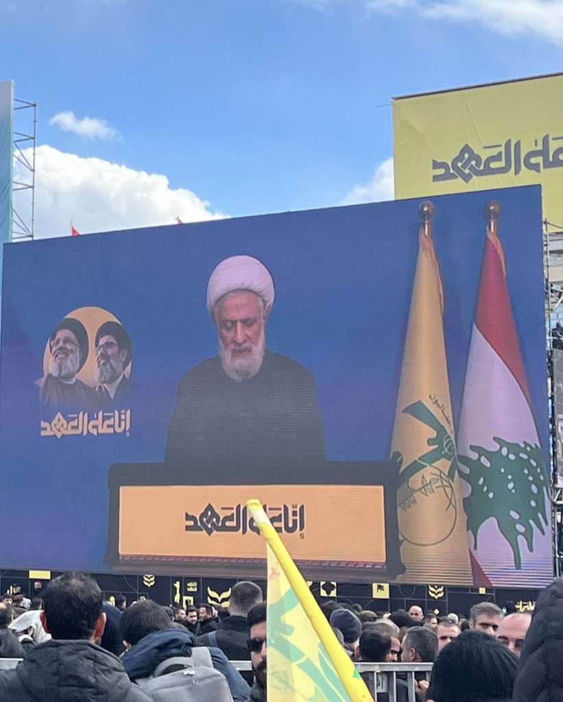 لا صوتَ يعلوا فوق صوت الحق….
#انا_على_العهد 
#بعلبك 

                   لبيك يا شيخنا الجليل