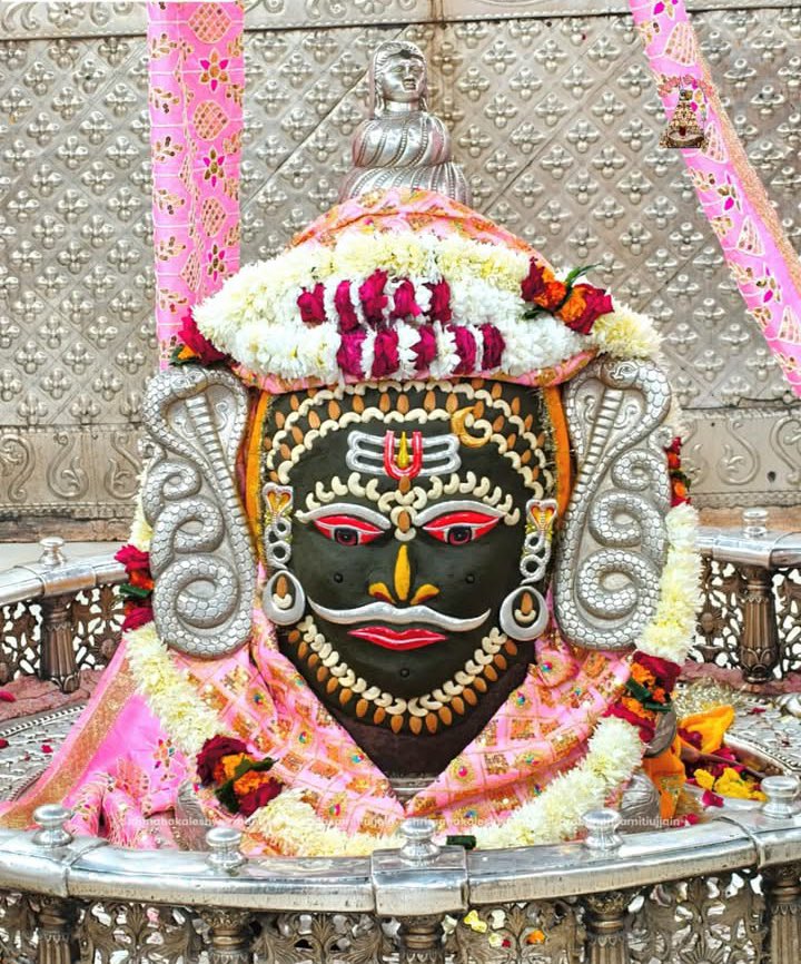 12Jyotirling's tweet photo. श्री महाकालेश्वर ज्योतिर्लिंग जी के आज के संध्या आरती शृंगार दर्शन 28.12.2025 https://t.co/SbzD8iQf2T